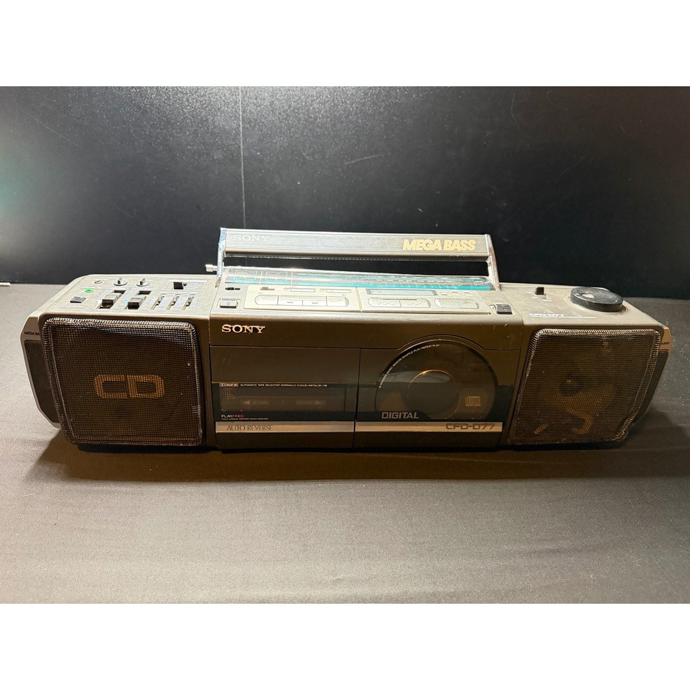 Sony CFD-D77 Mega Bass CD Cassette Boombox AM/FM Radio Made Japan 1989